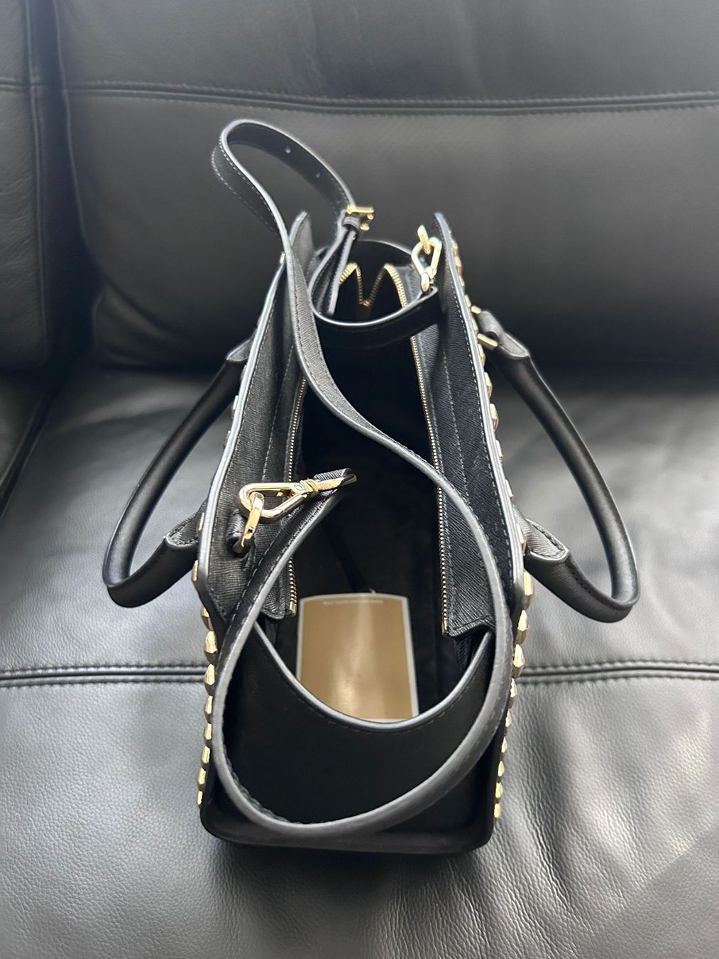Michael Kors Taschen für Damen: Michael Kors - Handtasche schwarz mit Gold – Gebraucht aus Sirnach von henkles 2
