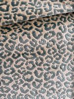 Dekorativer Samtstoff mit Leopardenmuster, neuwertig!