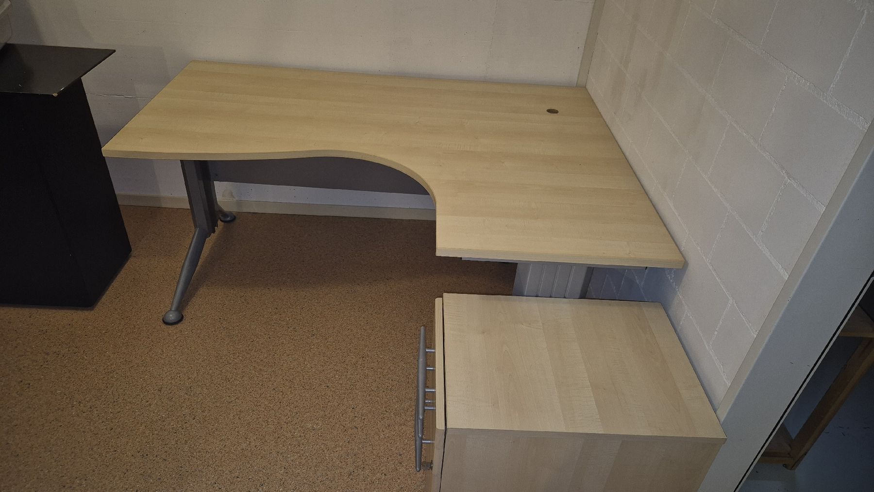 Bureaux: Schreibtisch L-Form – D'occasion à Watt par sarahZH1995