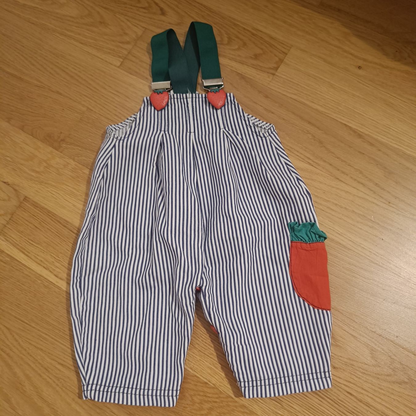 Hosen: Latzhose Grösse 56 – Gebraucht aus Jaberg von urig17.