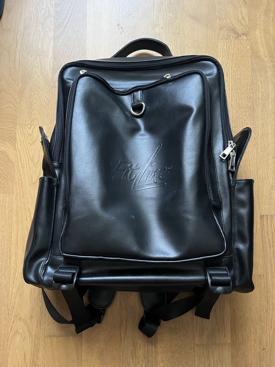 Zaini: Schwarzer Lederrucksack FitLine mit Notebook-Fach – Usato da Binningen venduto da burger1985