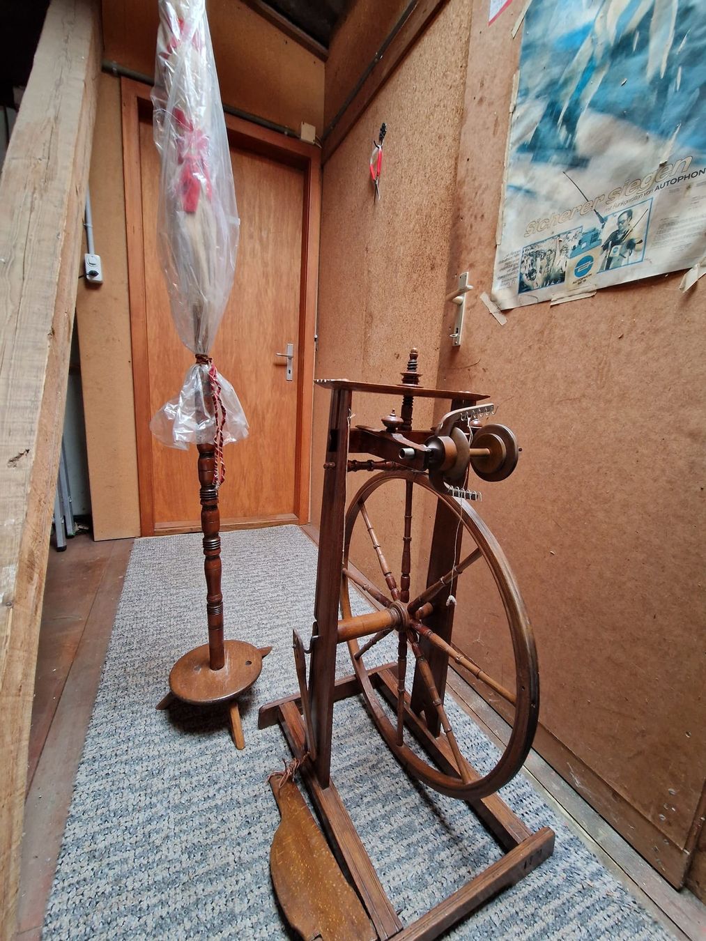 Ruote per filare: Antikes Spinnrad – Usato da Utzenstorf venduto da mawy98 3