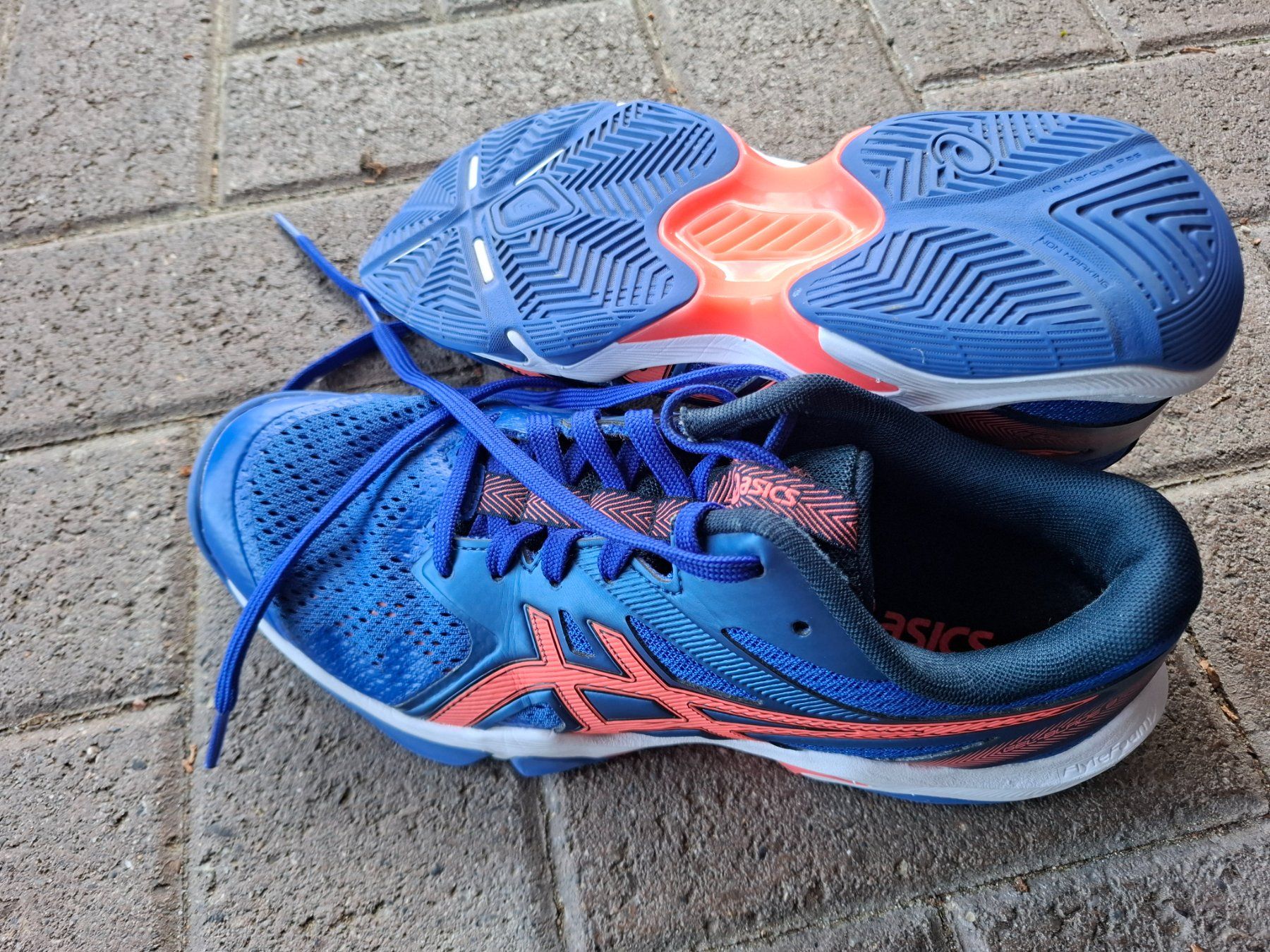 Asics Chaussures femmes: Asics Volleyballschuh – D'occasion à Huttwil par Dorni4950