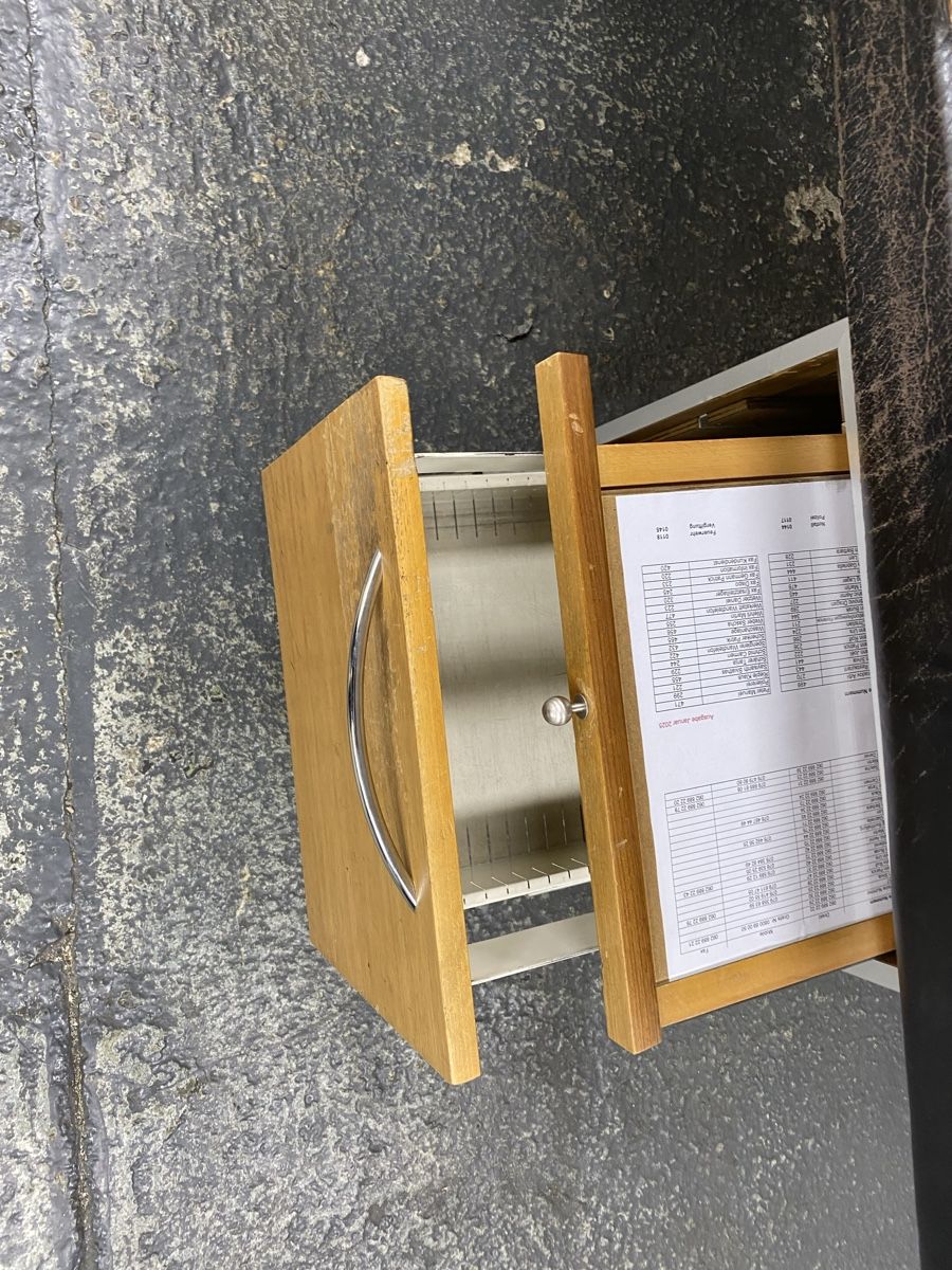 Bureaux: Schreibtisch  – D'occasion à Hägglingen par Karin0802 9