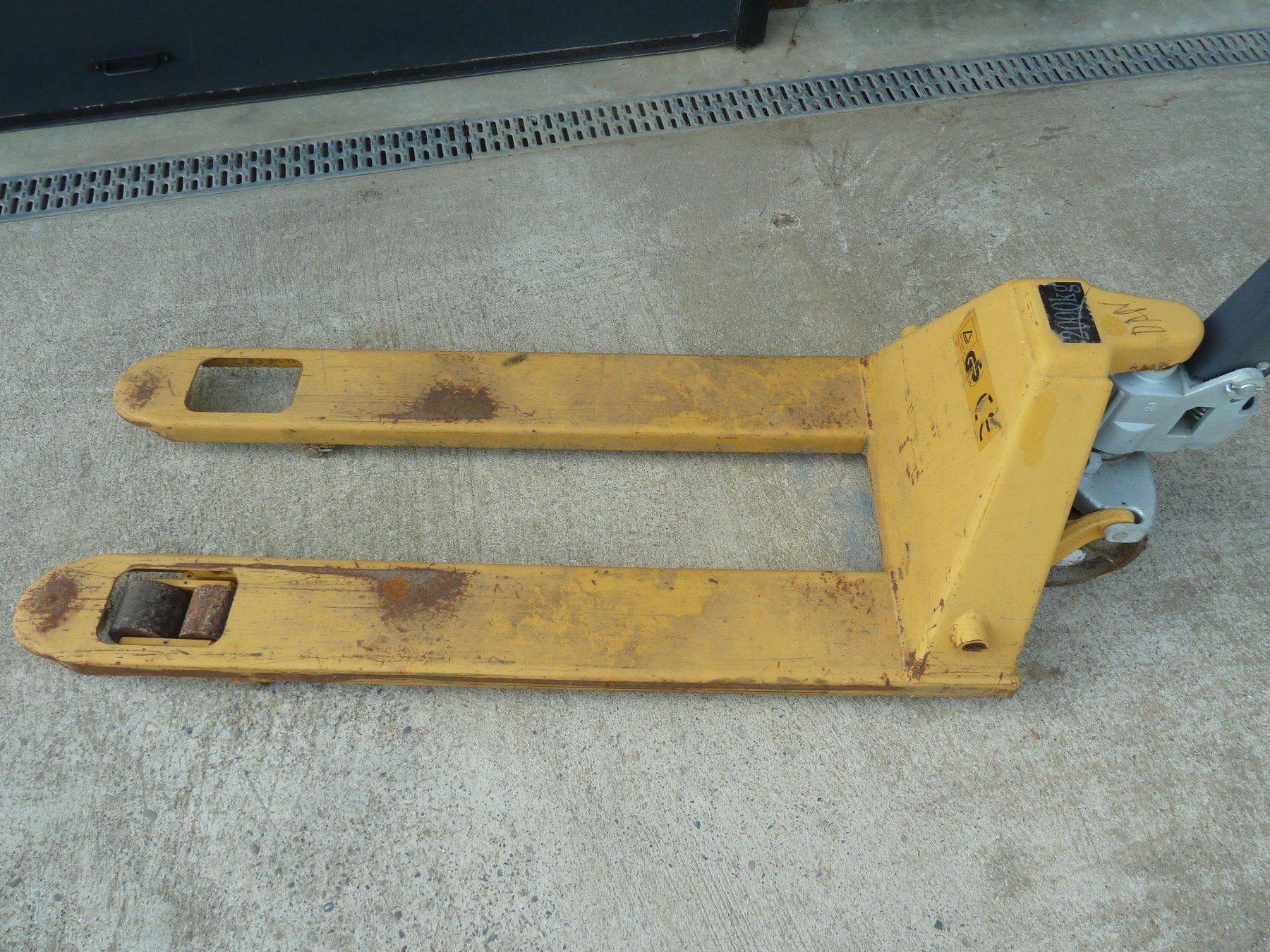 Carrelli elevatori e a forche: 2 transpalettes – Difettoso da Russy venduto da Guenefle 2