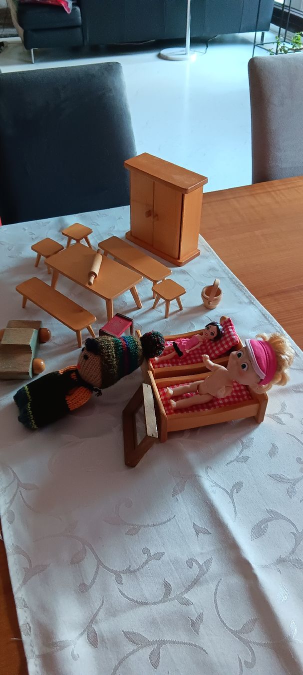 Figuren: Puppenmöbeli – Gebraucht aus Seuzach von jennifer05 2