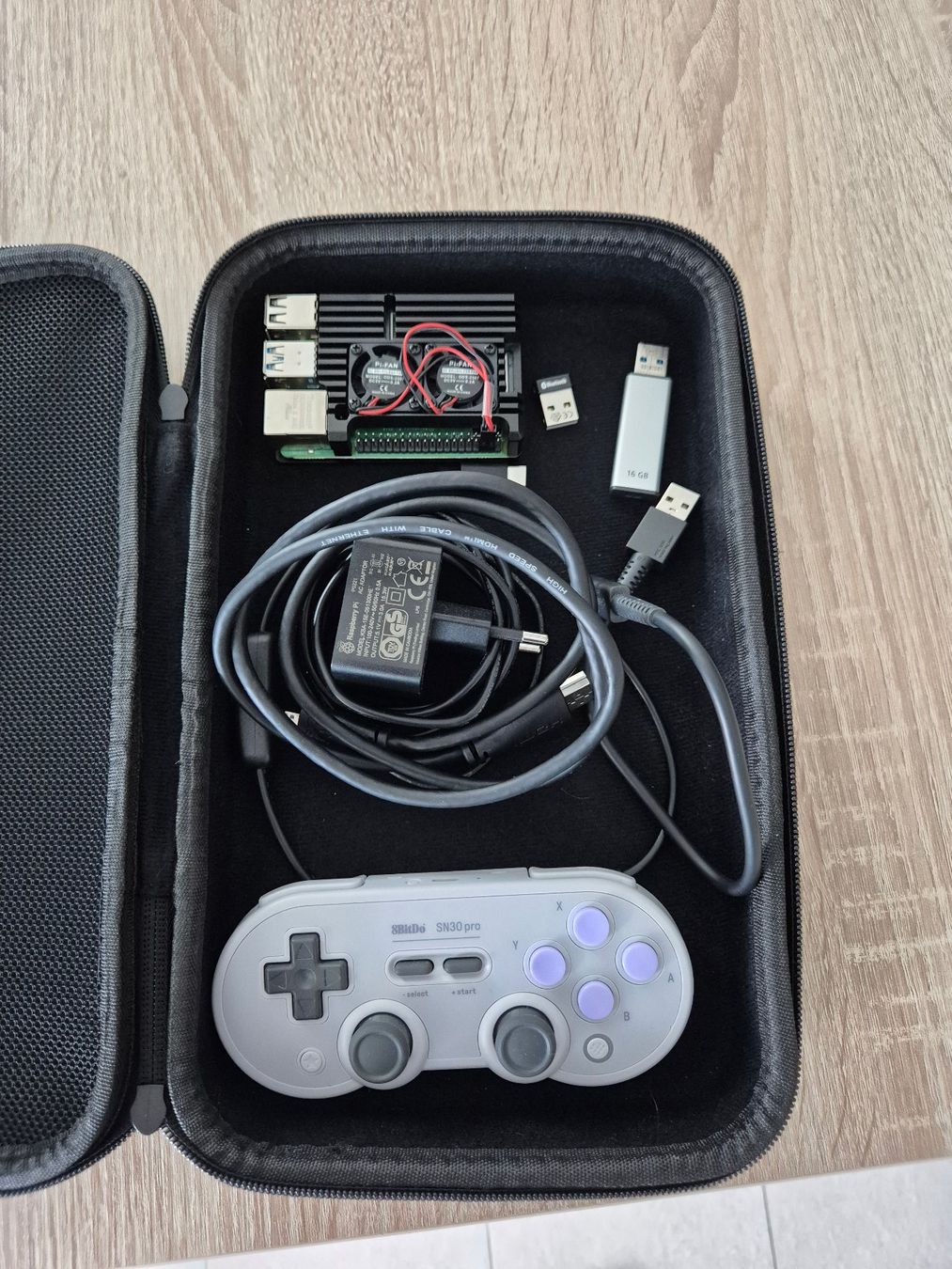 Raspberry Pi PCs: Raspberry Pi 4, 8bitDo SN30 pro Controller, Gehäuse, USB – Gebraucht aus Künten von weitnow