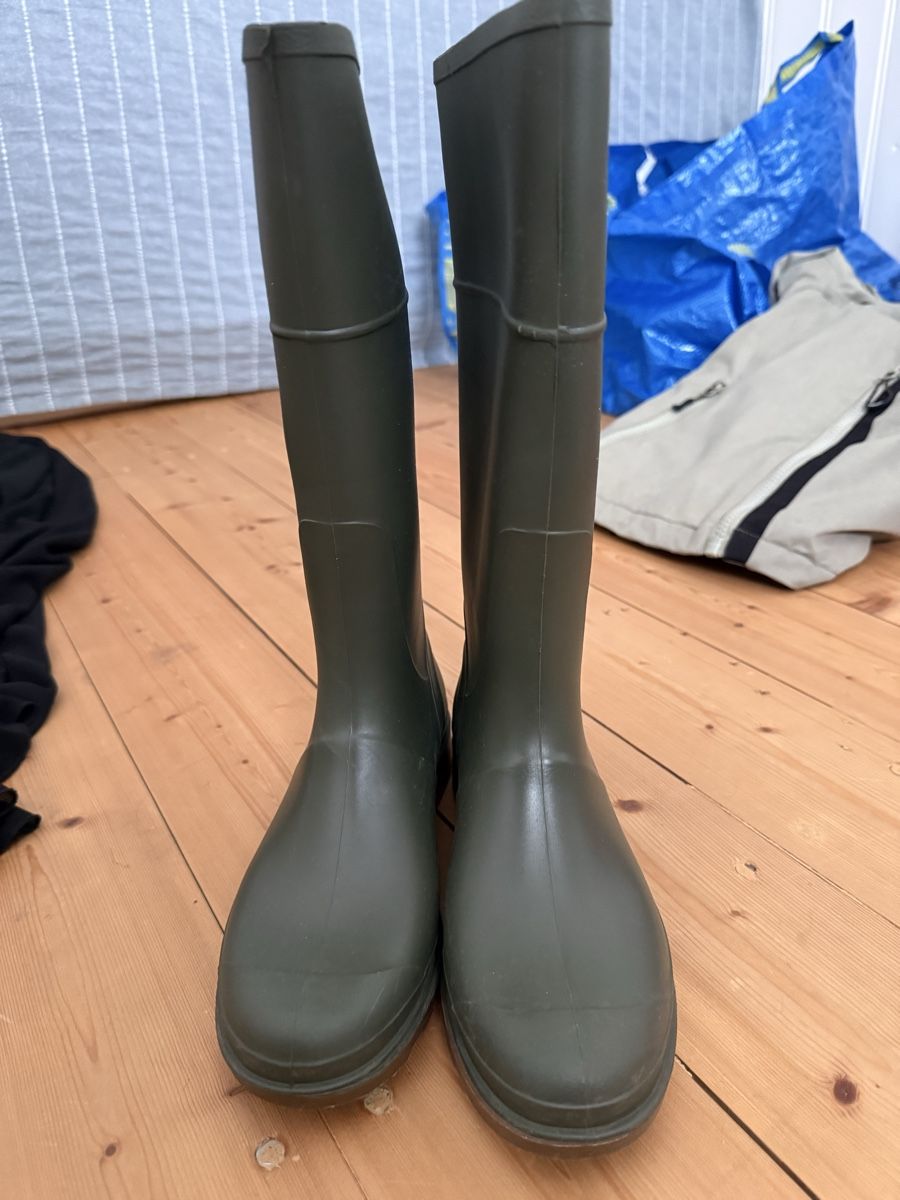 Damenschuhe: Gummistiefel – Gebraucht aus Chur von flujan 1