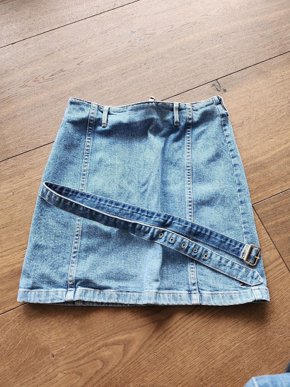 Tommy Hilfiger Röcke: Minijupe Jeans Tommy Hilfiger – Gebraucht aus Buttisholz von pri_6mw2