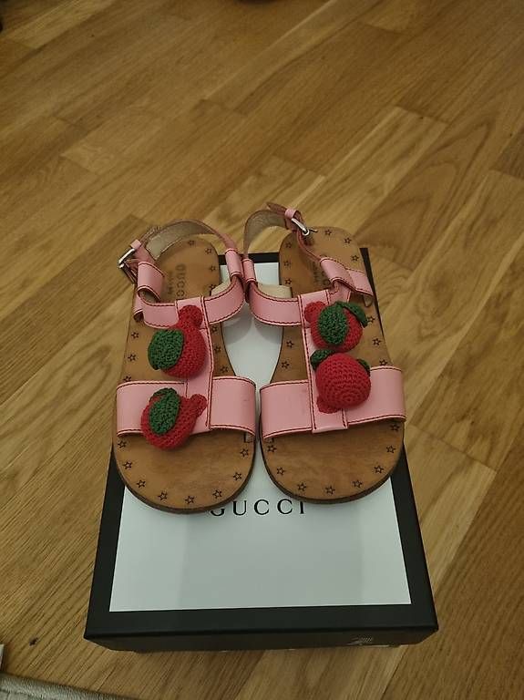 Scarpe per ragazze: Gucci Sandalen mädchen – Usato da Luzern venduto da par_bf9c 3