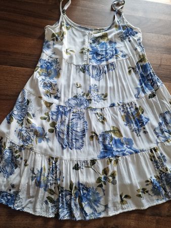 Sommerkleid Blumenmuster Grösse M luftig leicht Viskos