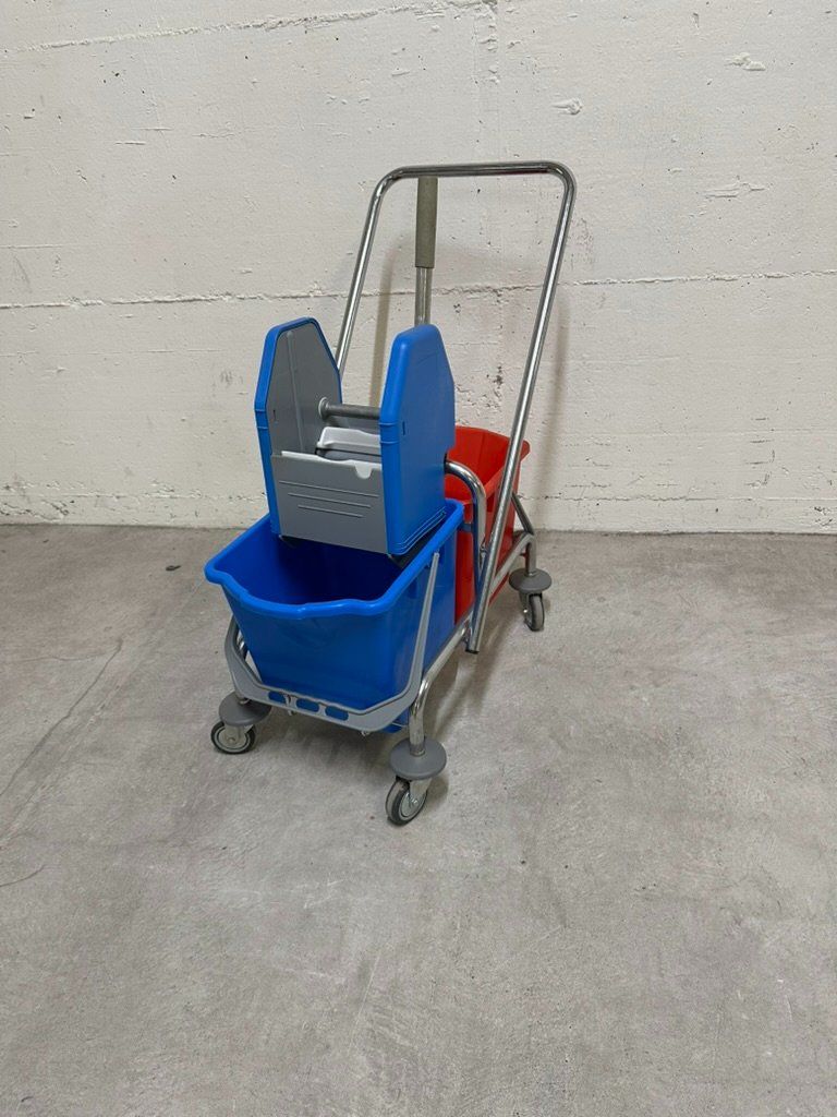 Altro per la casa: Wischsystem mit Presse und 2 Fächer Nasswischwagen – Usato da Dietikon venduto da DQSolutions 1