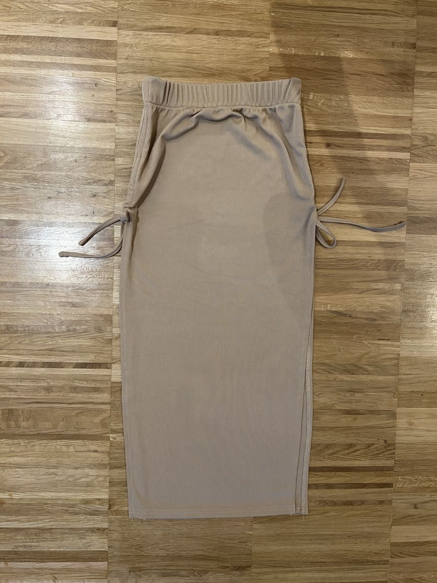 Shein Gonne: Beige slit skirt – Nuovo (secondo la descrizione) da Adliswil venduto da avatar83