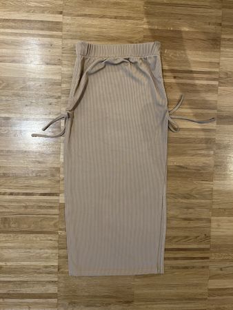 Beige slit skirt