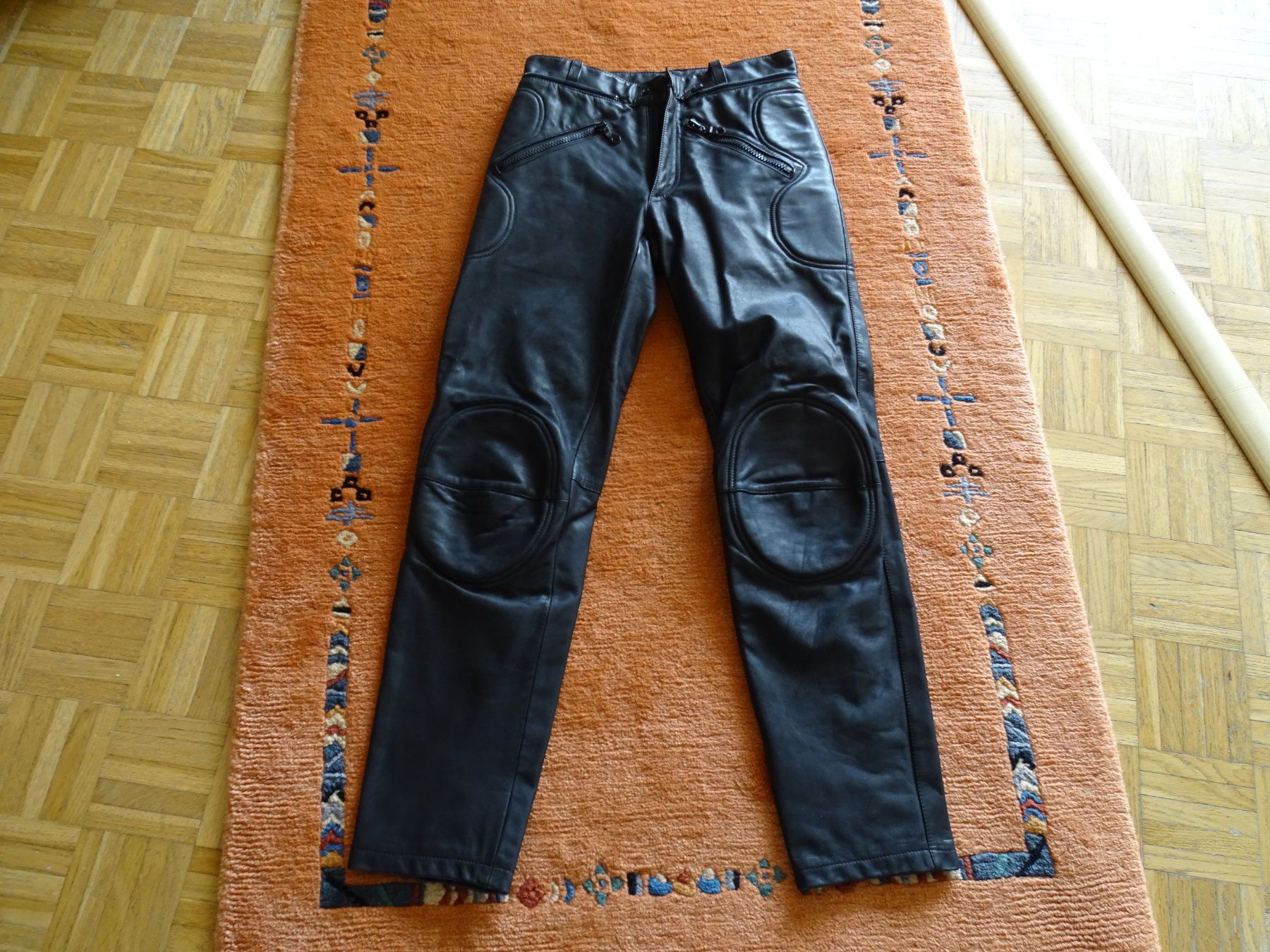 Dainese Pantaloni: Motorrad Lederhose – Usato da fehraltorf venduto da Ospirou