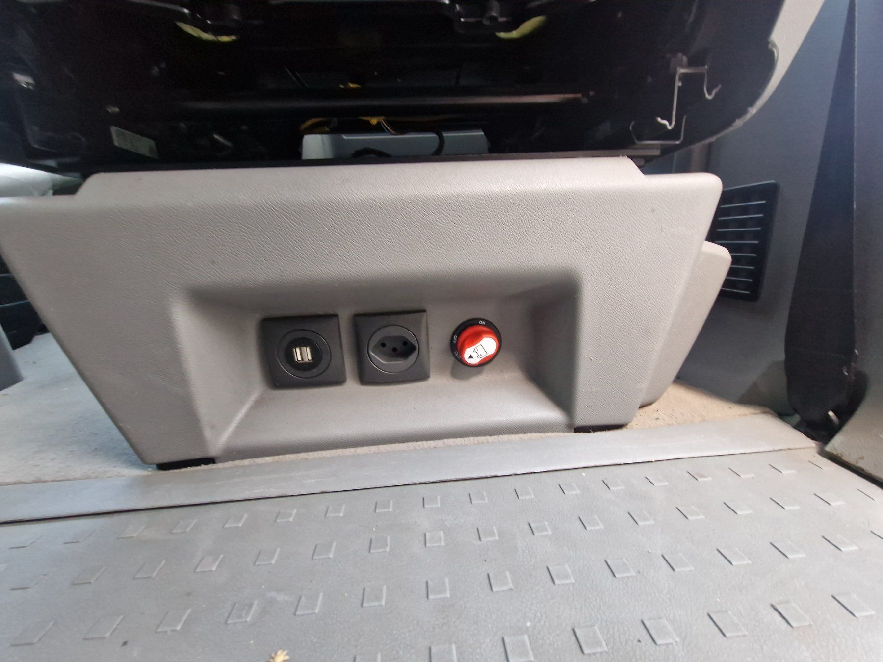VW Autos: VW T5 Multivan 2.5 TDI, 130PS , 2,5T AHK – Gebraucht aus Neudorf von gam_d6s2 5