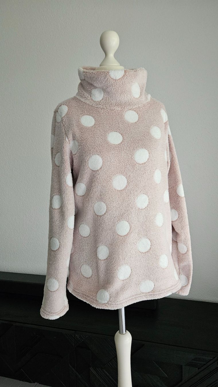 Negligees & Pyjamas: Pyjama Shirt / Plüschpyjamas – Gebraucht aus Bülach von Recherchieren