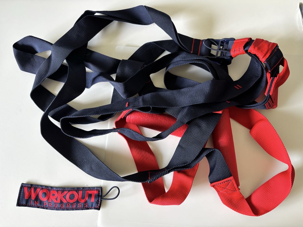 Decathlon Vélos d'appartement: Sangle de suspension - strap training avec sac – Neuf (Voir description) à OBERENGSTRINGEN par Lolo6316