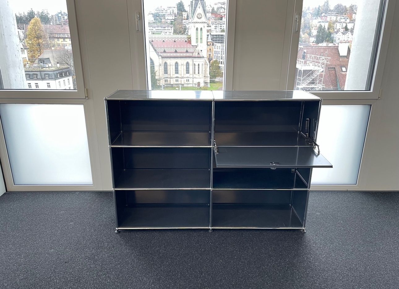 USM Scaffali: USM Haller Sideboard in Anthrazitgrau – Usato da Grenchen venduto da Design-Outlet 1