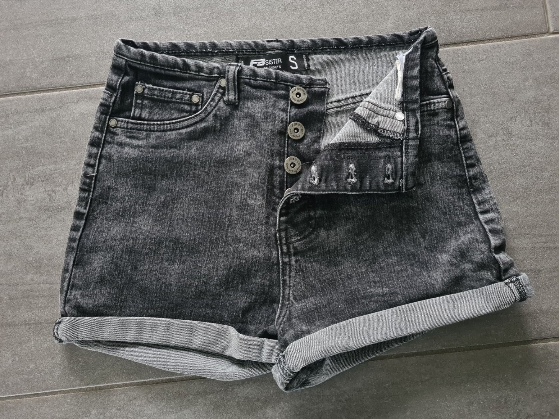 Jeans: NEW YORKER Short jeans schwarz gr.S – Gebraucht aus Mezzovico von maemy