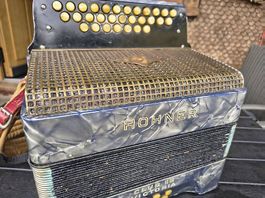 Selbstspielendes Accordeon inkl.Batterieladegerät