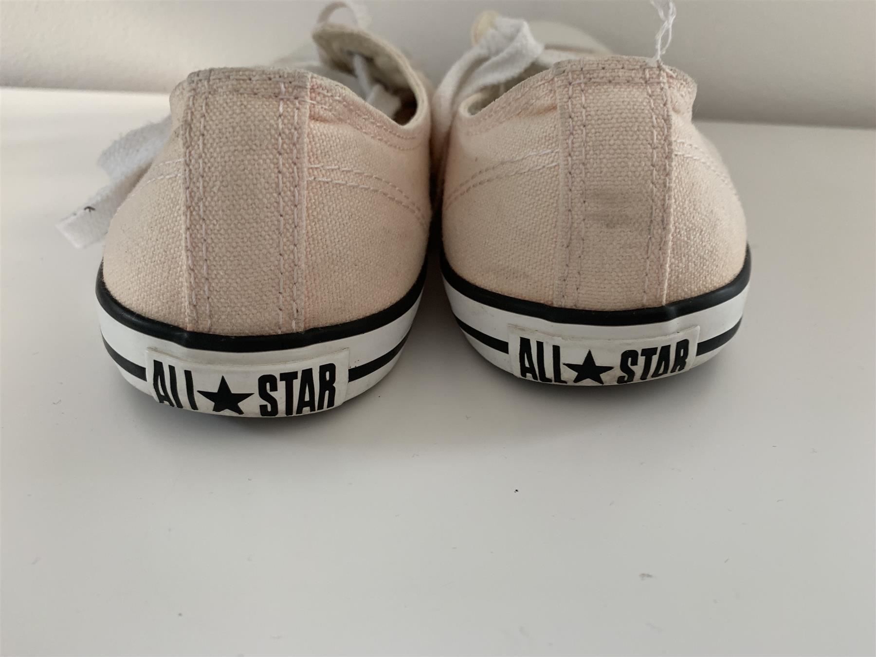 Converse Scarpe da donna: CONVERSE Allstar rosa/weiss Gr. 40 – Usato da Meiringen venduto da luanik 1