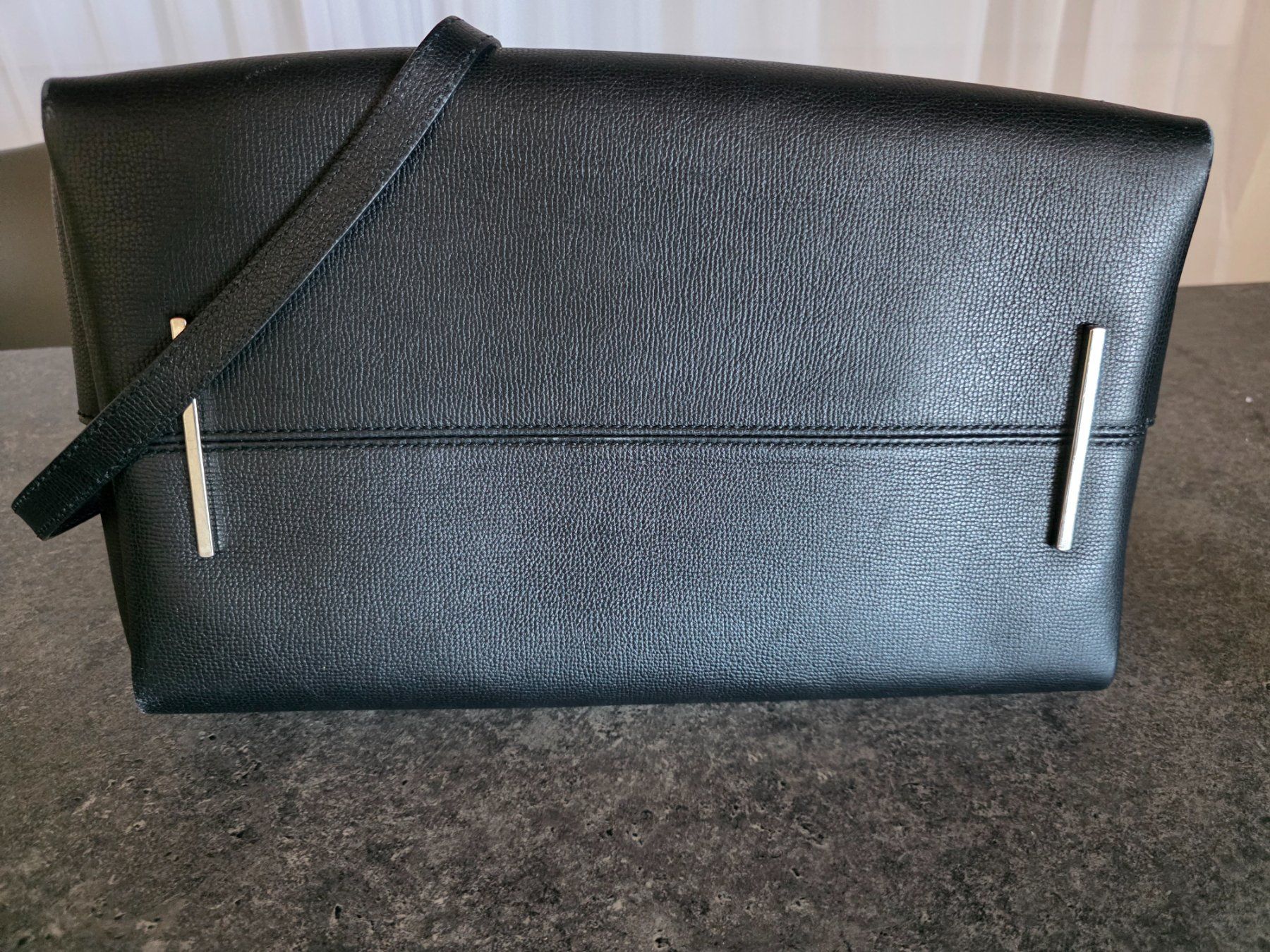 Hugo Boss Taschen für Damen: Handtasche Hugo Boss Leder schwarz – Gebraucht aus Rümikon AG von tokefu 3