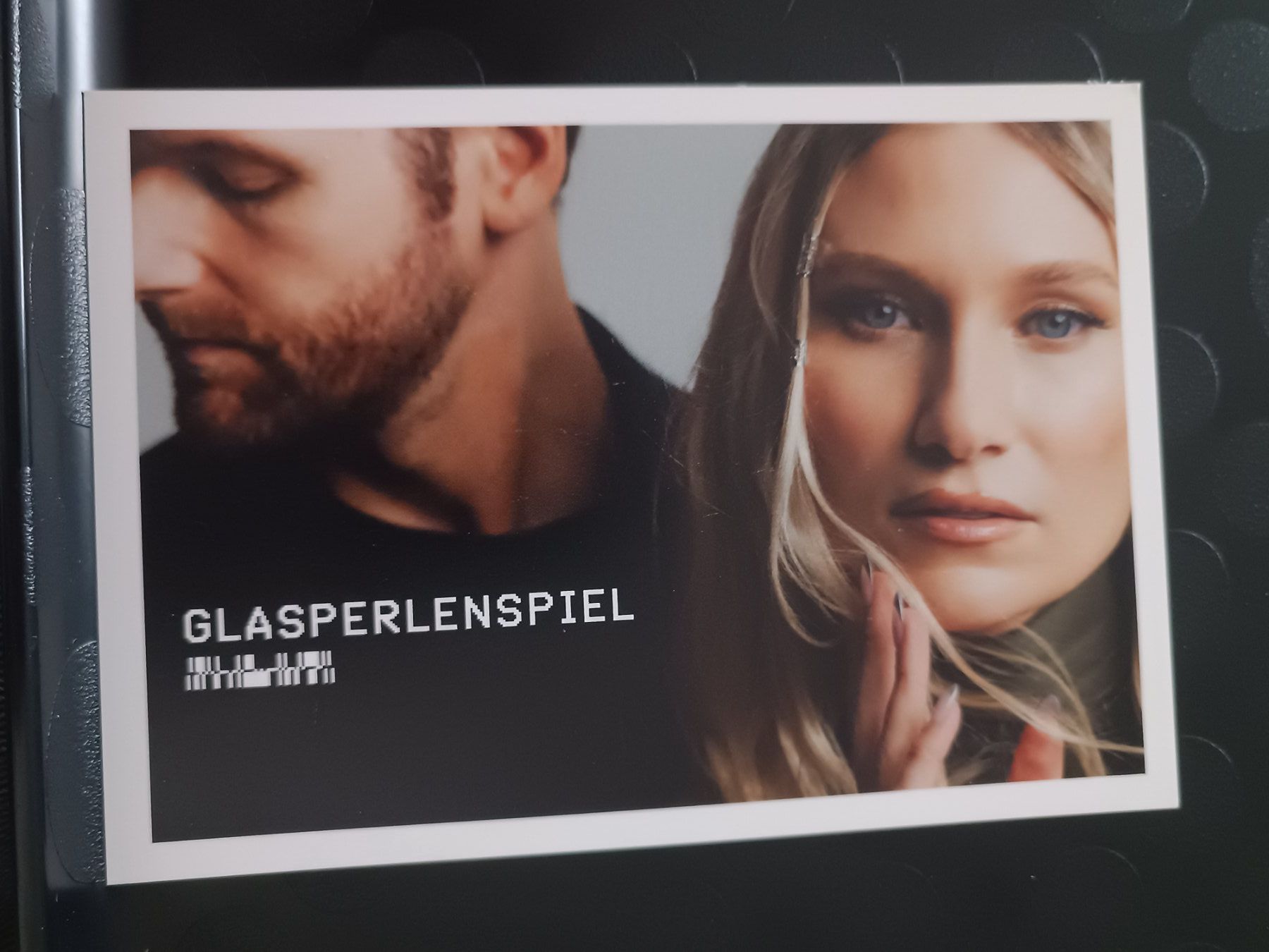Autogramme: Glasperlenspiel- handsignierte Autogrammkarte – Gebraucht aus Menziken von Artographs 1
