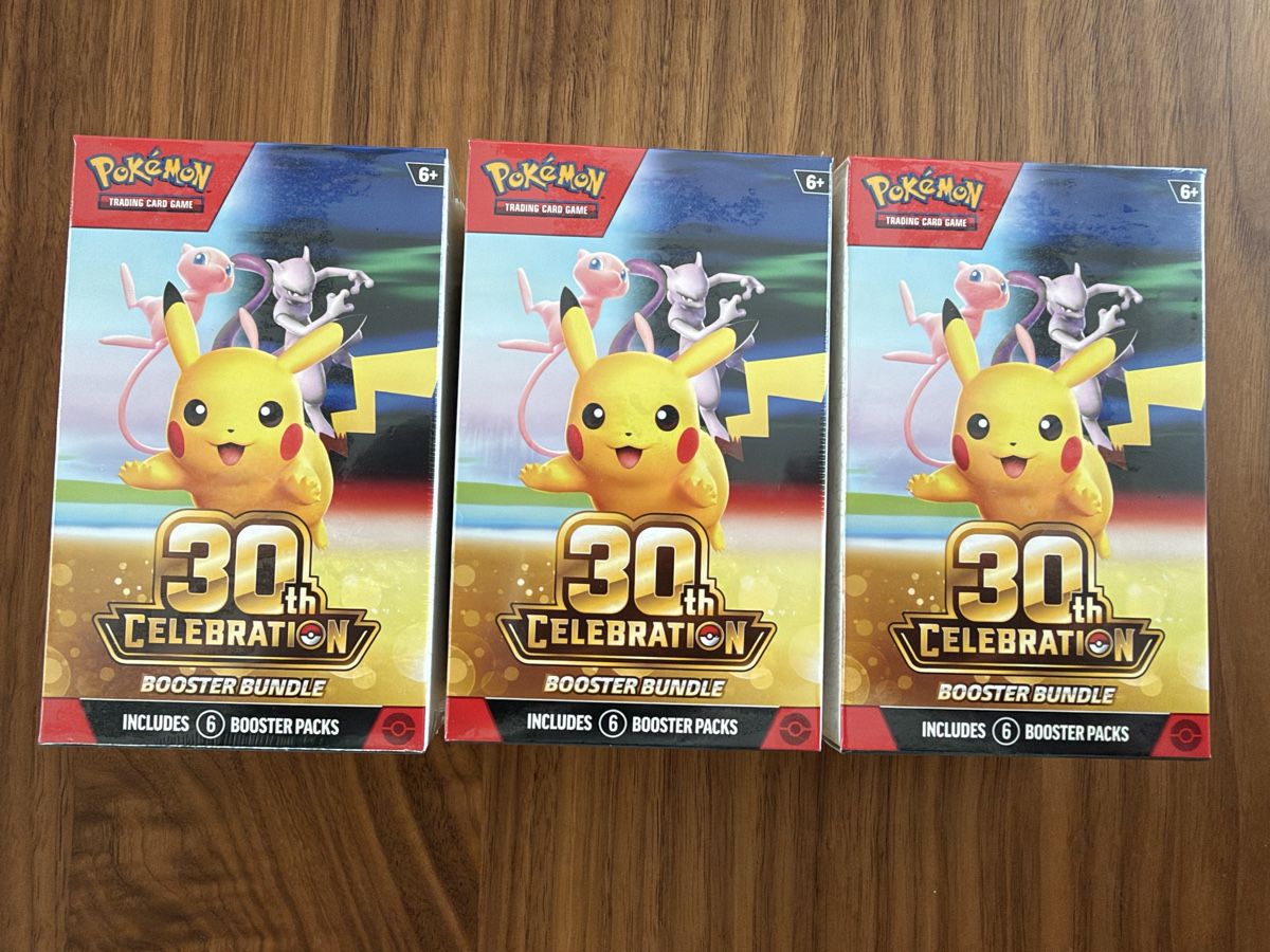 Pokémon Carte collezionabili: 3x Pokemon 30th Booster Bundle Sealed Englisch – Nuovo e nell'imballaggio originale da Untersiggenthal venduto da chwo