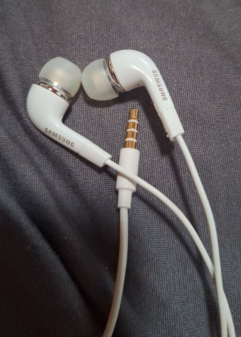 Samsung Casques audio: Écouteurs Samsung blancs utilisés – D'occasion à Crans VD par Yobia8