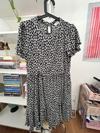 Kleid Blumenmuster Schwarz Weiss Grösse L neuwertig