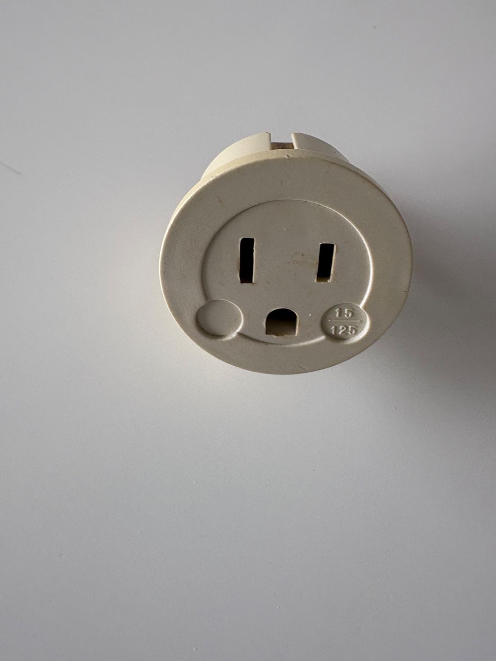 Laufwerke & Adapter: Adaptateur Europe vers USA – Gebraucht aus Lausanne von opi_92cn 2
