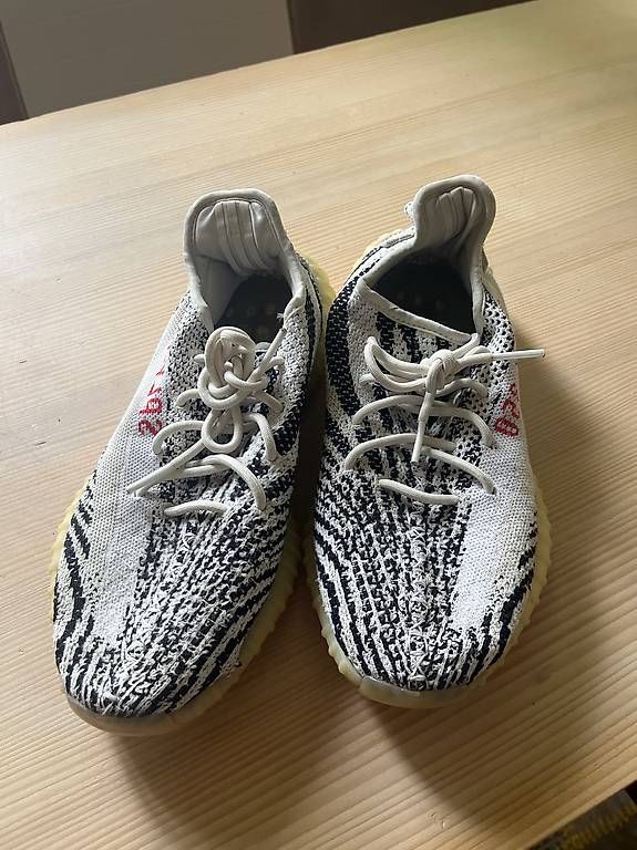 Scarpe da uomo: Adidas Yeezy Boost 350 V2 zebra – Usato da Bern venduto da MrRandy