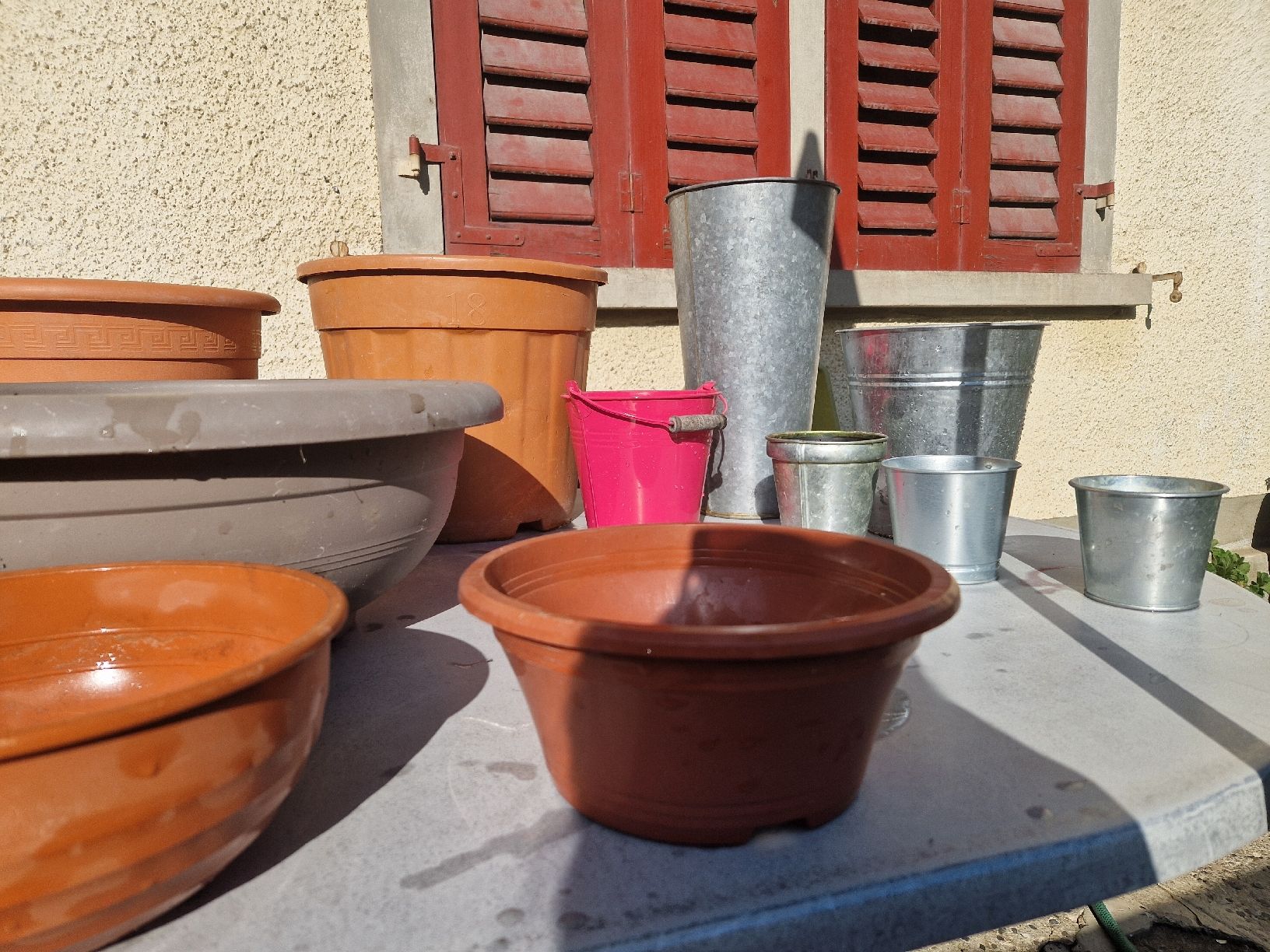Vasi per fiori: Blumentöpfe Kunststoff und Metall – Usato da Triengen venduto da KittyKat6 4