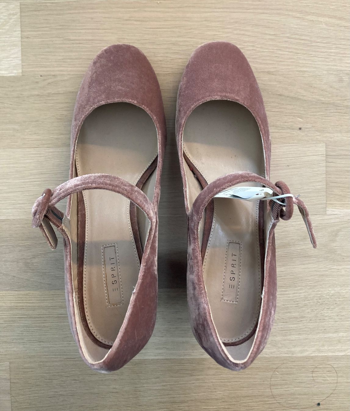 Esprit Scarpe da donna: Esprit Mary Jane-Pumps Samt - Grösse 41 – Nuovo (secondo la descrizione) da Wiesendangen venduto da iri_5pq6 6