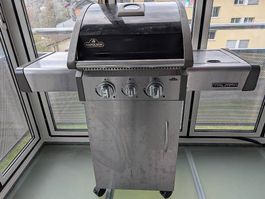 Gasgrill Napoleon Triumph T325 mit Seitenkocher, Abdeckung