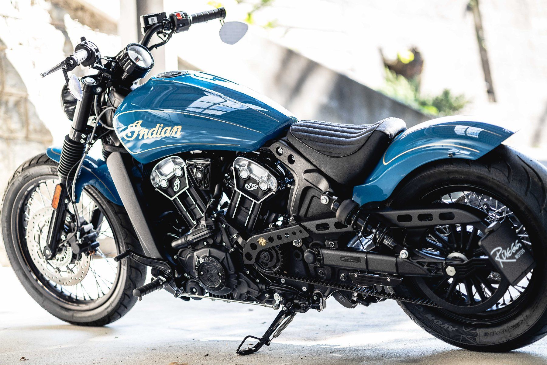 Indian Motorcycle Chopper: Indian Motorcycle & Sternschnuppe - Scout Bobber – Neu und originalverpackt aus Zürich von  8
