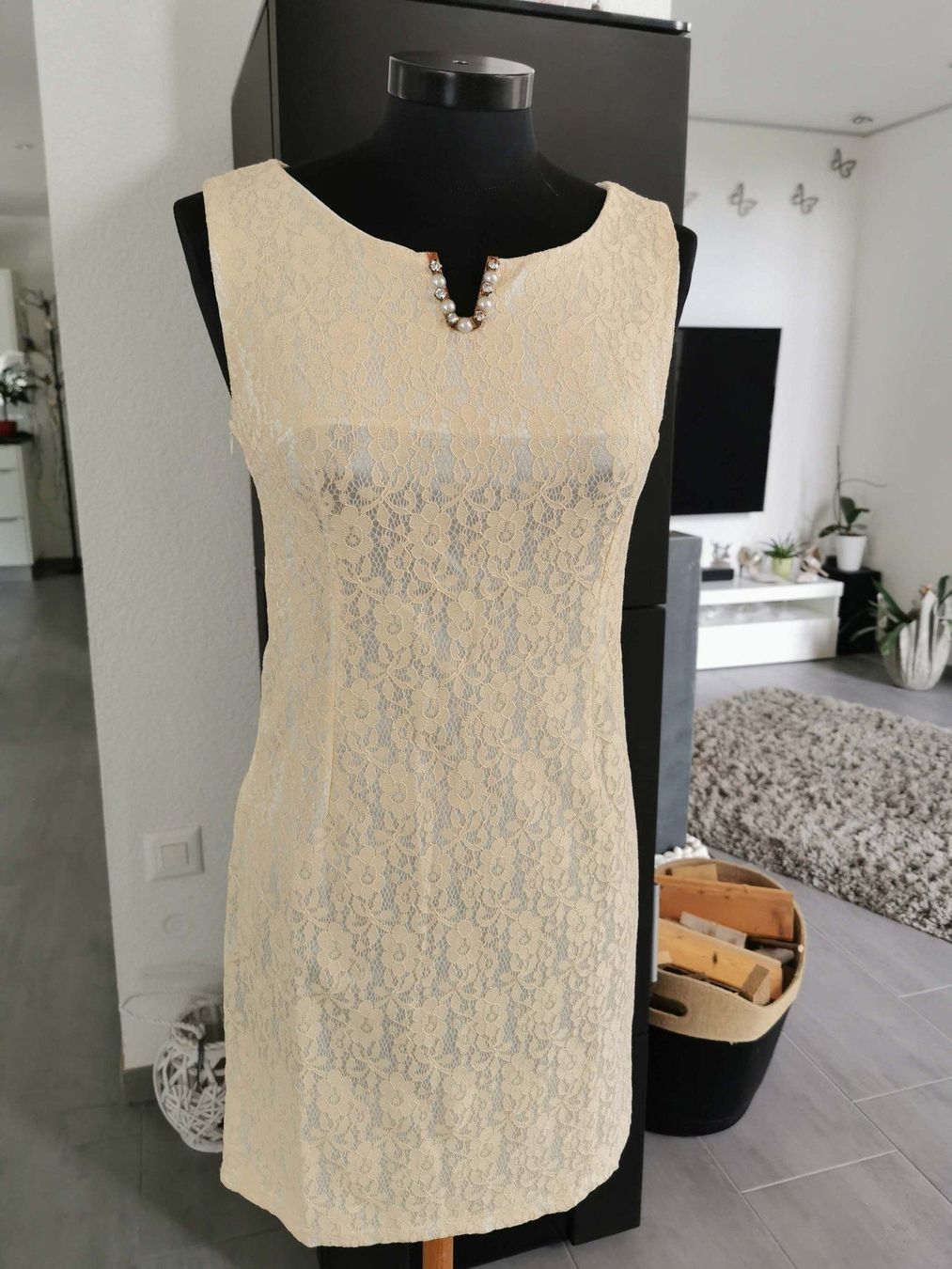 Kleider: Elegantes Kleid mit Perlen NEU – Neu und originalverpackt aus Wil  AG von Kfloh