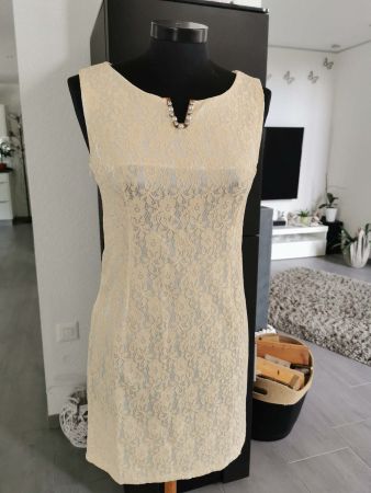 Elegantes Kleid mit Perlen NEU