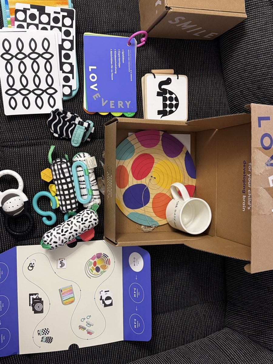 Spielzeuge: LovEvery 1-2, 3-4 and 5-6 Months boxes – Neu (gemäss Beschreibung) aus Hugelshofen von vic_9yd2
