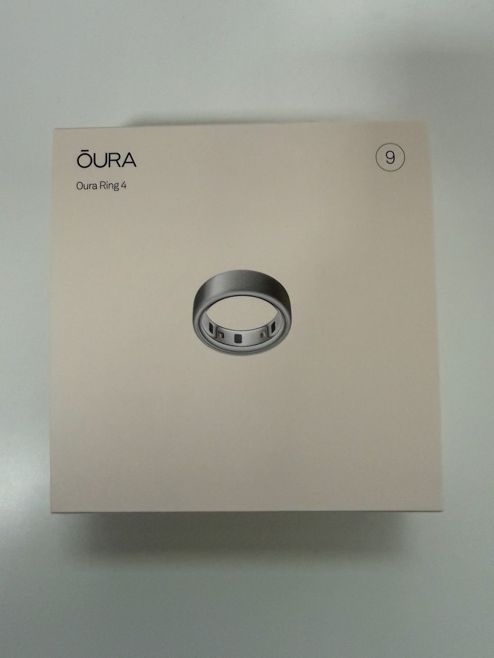 Oura Anelli: Oura Ring 4, Brushed silver, Gr. 9, NEU; inkl. Charging Case – Nuovo e nell'imballaggio originale da Urdorf venduto da Hamby
