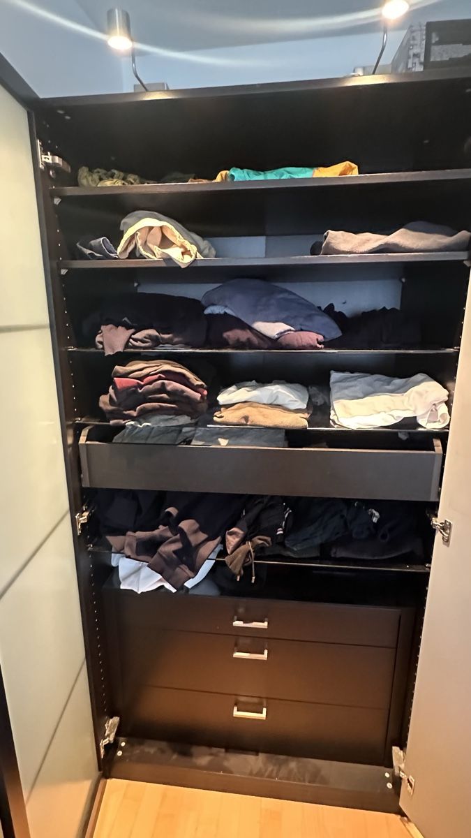 Ikea Armadi: PAX IKEA closet with lighting – Usato da Zürich venduto da Chrisbubu 2