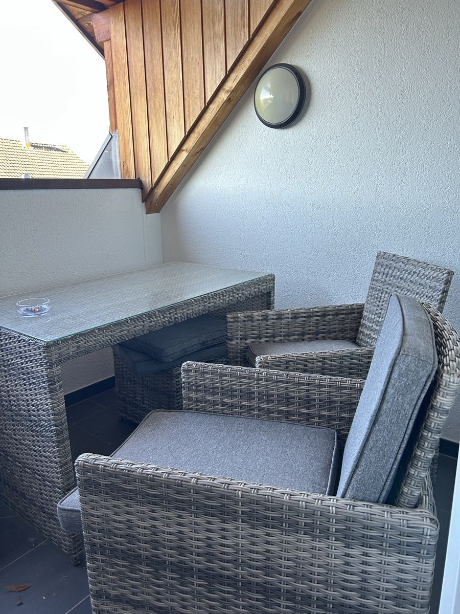 Set di tavolo e panche: Gartenmöbel Set – Usato da Glattbrugg venduto da Salinho