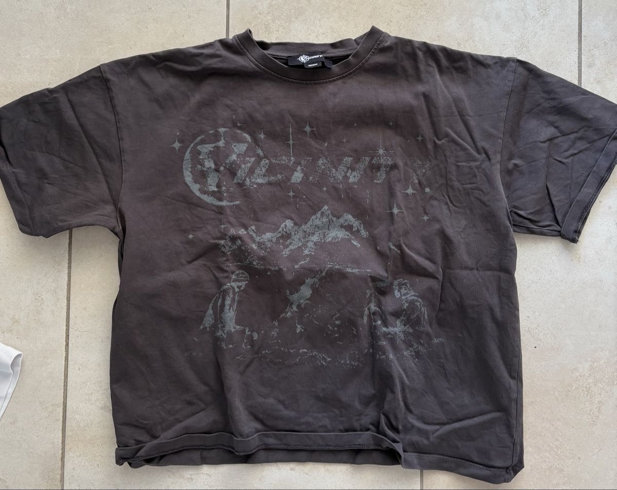 T-shirt: Vicinty Oversized Shirt (M) – Usato da Wettingen venduto da gabric58