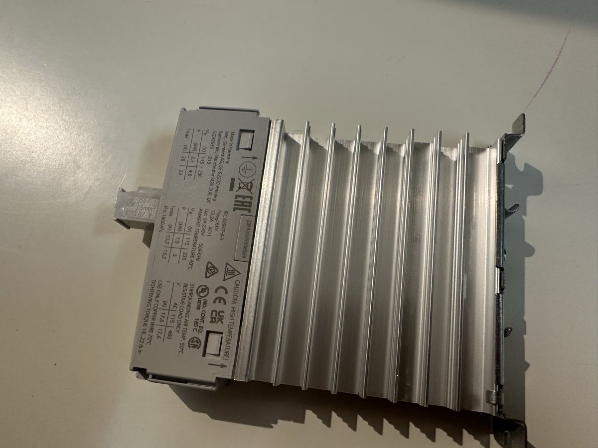 Siemens Componenti elettronici: Siemens 3RF2320-1AA02 Schütz – Nuovo e nell'imballaggio originale da Schötz venduto da EMTEC02 4