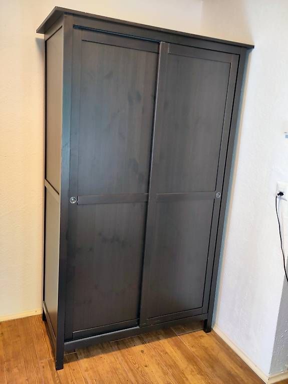 Ikea Armadi: Armoire penderie en bois massif – Usato da Les Evouettes venduto da bra_kl2x