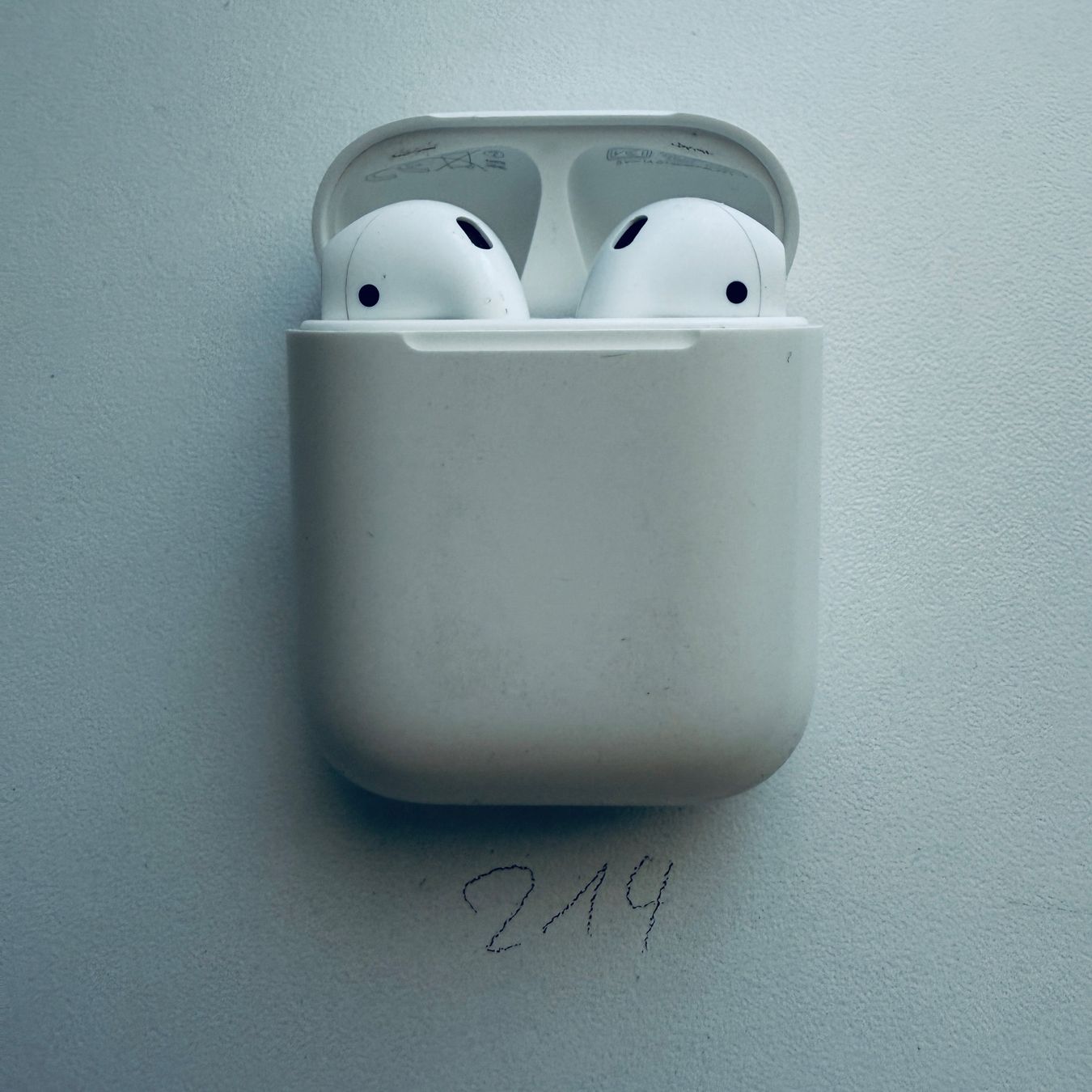 Apple Cuffie: Original Apple AirPods 2 Gen. Wireless Kopfhörer & Case – Usato da Basel venduto da MY.AIRPODS.SHOP