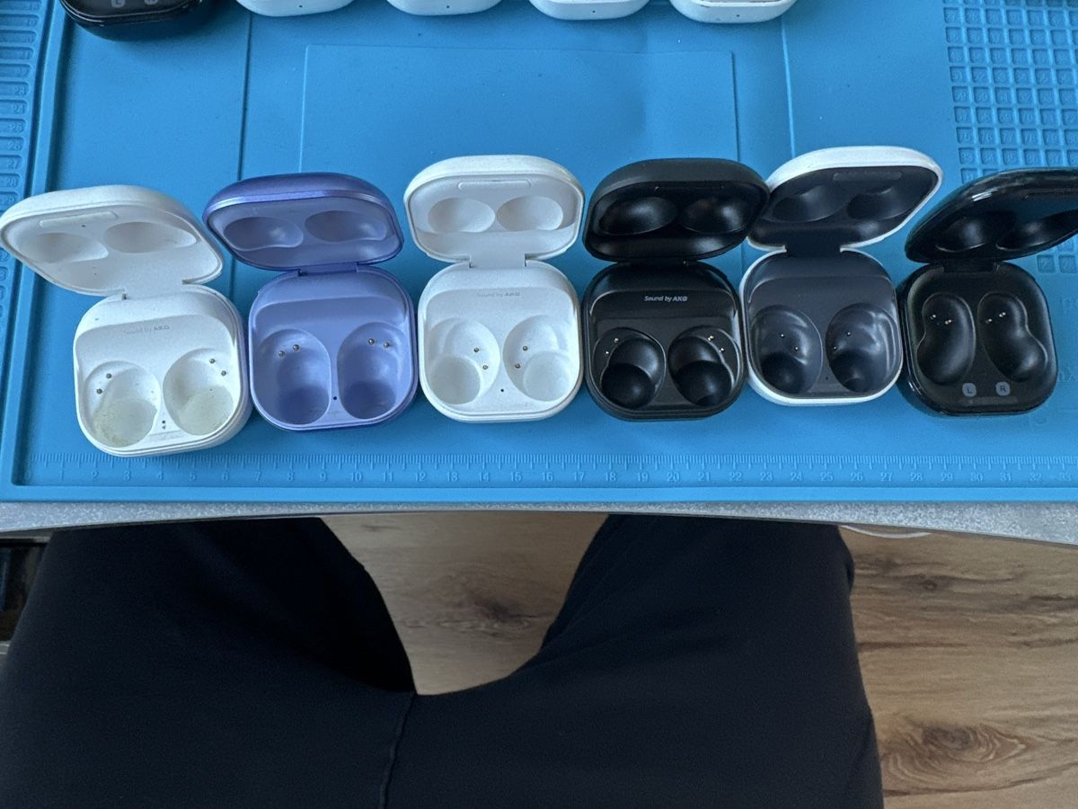 Samsung Cuffie: Samsung Galaxy Buds Pro - boîtier – Usato da Le Lignon venduto da fab_w9jj