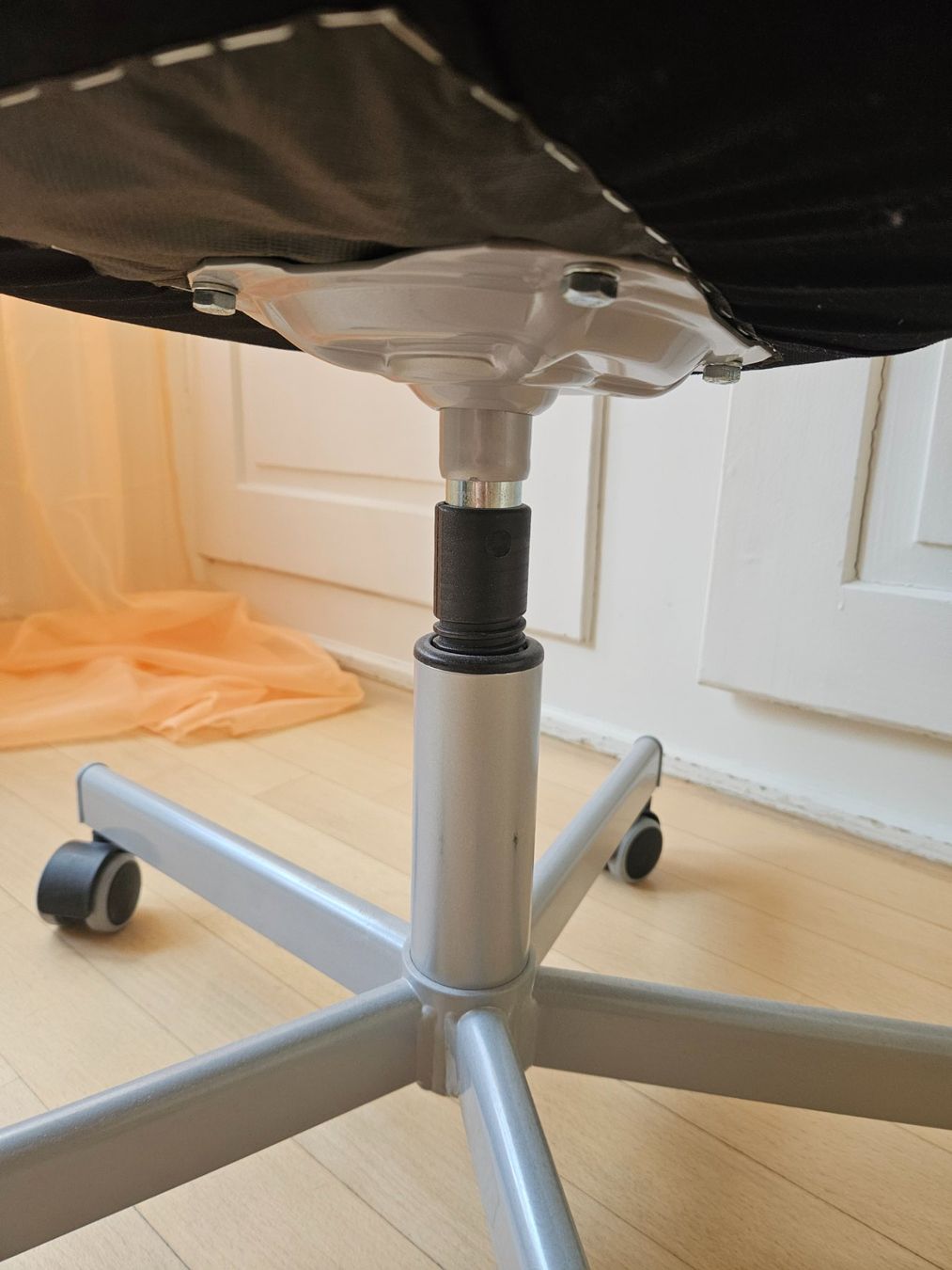 Ikea Sedie: Schwarzer IKEA Bürosessel – Usato da Zürich venduto da anna_r26m 3