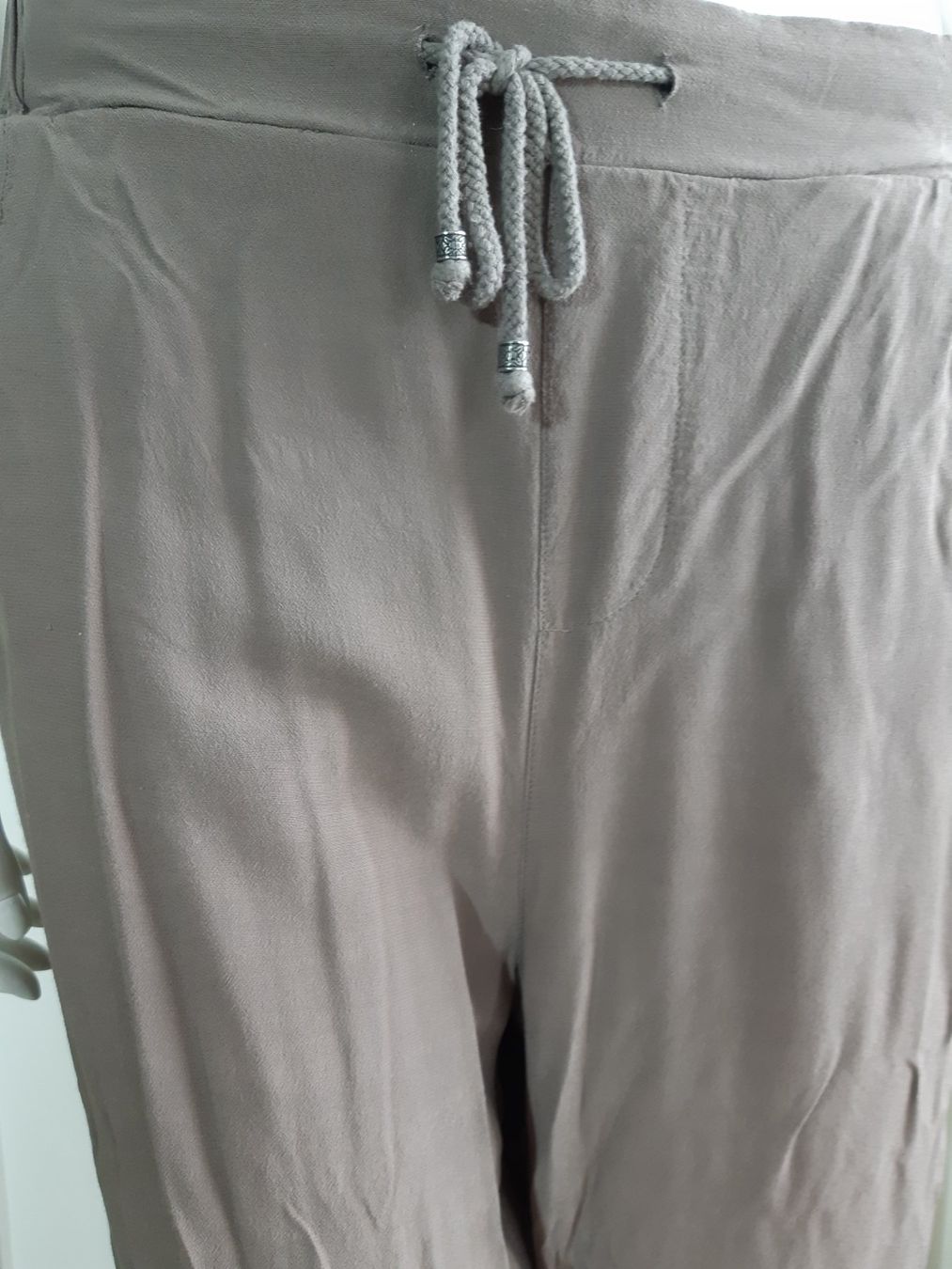 Nile Pantaloni: Caprihose Gr. L von Nile – Usato da Thierachern venduto da Shila99 1
